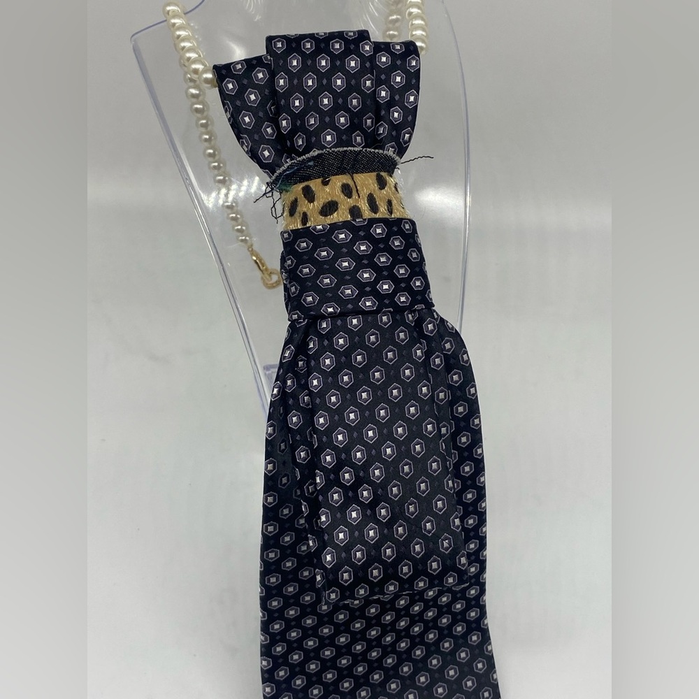 Black Patterned Pearl Tie